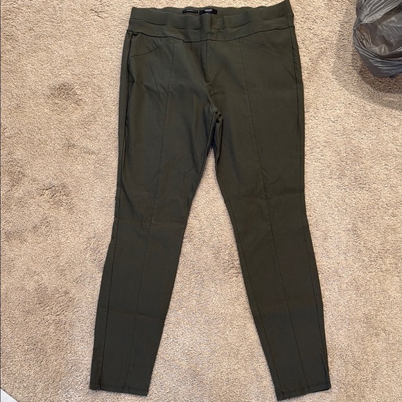 Simply Vera Olive Pants - Picture 2 of 7